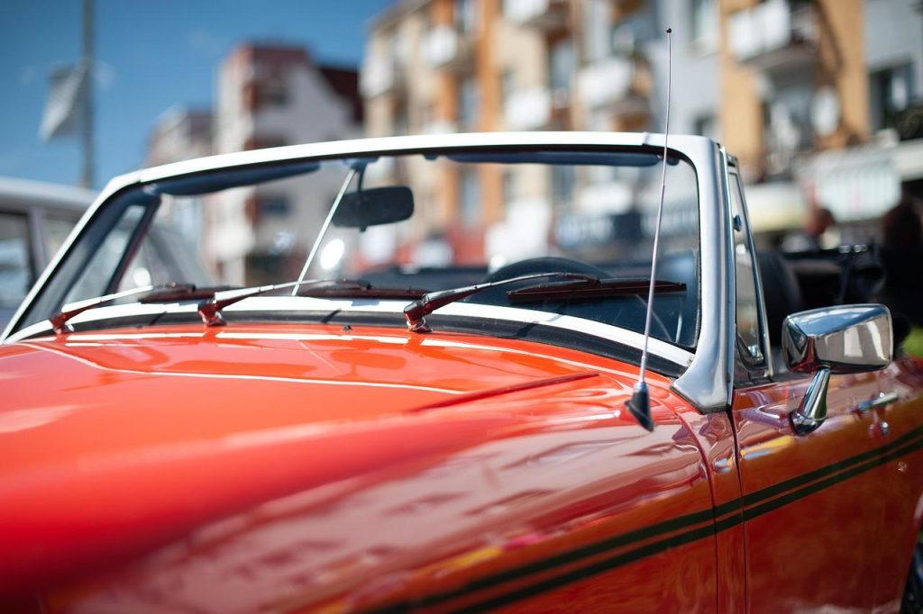 Windschermen voor cabrio's met aerodynamisch design en moderne materialen voor comfortabel rijden zonder windoverlast